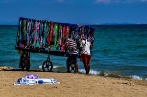 mare, spiaggia, sabbia, ruote, venditori, cielo, colori, acqua, vestiti, bancarella, onde, ambulanti, carretto, azzurro, onda, asciugamano, due, persone