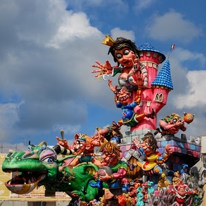 carnevale, carro, drago, maschere, castello, sfilata, bandiera, nuvole, colori, cielo