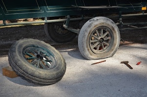 ruote, martello, raggi, sgonfia, pneumatici, attrezzi, gomme, cacciavite, carro, ruota, bucata, balestra, verde, scalpello, automezzo, riparazione, cerchioni