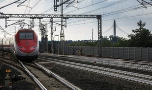 treno, binari, rosso, rotaie, massicciata, stazione, ferrovia, alberi, scambio, fili, scambi, pantografo, fanali, cavi