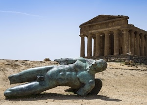 tempio, colonne, statua, bronzo, cielo, azzurro, antichità, terra, agrigento, rudere, greco, scultura, archeologia, rovine, timpano