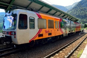 treno, binari, stazione, tettoia, rotaie, giallo, pensilina, colorato
