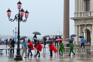 ombrelli, venezia, pioggia, lampione, rosso, acqua, lampioni, colonna, impermeabili