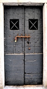porta, legno, lucchetto, chiavistello, grigio, croci, portone, catenaccio