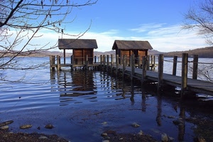 lago, pontile, acqua, casette, pali, ponte, rami, riflesso, capanni, palafitte, molo