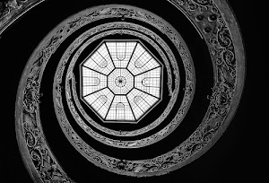 spirale, scala, vetrata, ottagono, bianconero, nero, lucernario, sculture, chiocciola, scalinata, balaustra, geometria, vetro, grigio, decorazioni, geometrico, geometrie