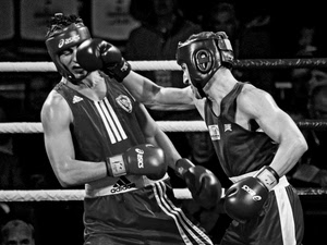 sport, guantoni, bianconero, pugili, due, pugilato, corde, casco, caschi, atleti, pugno, ring, incontro, boxe