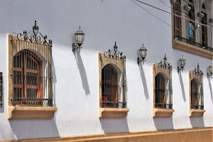 grate, finestre, lampioni, bianco, ombre, ferro, muro, lanterne, fili, vetro, davanzali, quattro, legno, geometrie, metallo, parete