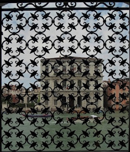 grata, palazzo, ferro, acqua, cielo, finestre, canale, battuto, venezia, metallo, inferriata, villa, geometria, parco, porte, palazzi, imbarcazioni, geometrie
