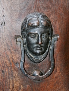 porta, batacchio, legno, ferro, metallo, viso, volto, faccia, battiporta, testa