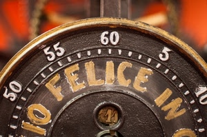 numeri, orologio, bianco, marrone, parole, minuti, lettere, scritte