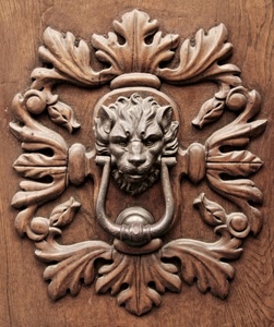 batacchio, leone, legno, porta, foglie, battiporta, naso, metallo, portone, criniera, marrone, bocca, ottone, orecchie, fregio, ferro