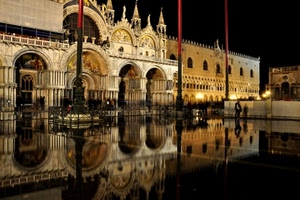 notte, riflesso, acqua, notturno, venezia, luci, chiesa, palazzo, archi, basilica, riflessi, piazza, nero, finestre