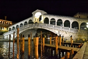 venezia, ponte, canale, notte, rialto, pali, approdo, pontile, legno