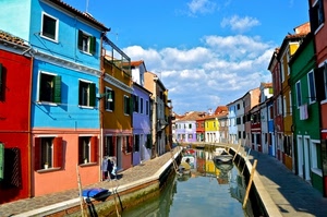 canale, colori, barche, case, nuvole, acqua, cielo, palazzi, pali, fiume, barca, burano, venezia, multicolore, riflessi, riflesso