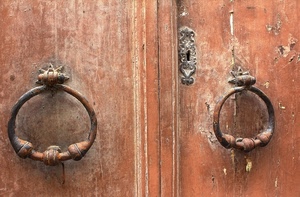 legno, serratura, batacchi, due, porta, ferro, portone, battenti, metallo, toppa, marrone, battiporta, ruggine, cerchi
