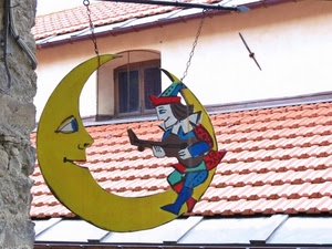 luna, tetto, insegna, finestra, arlecchino, mezzaluna, giullare, giallo, chitarra