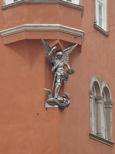 angelo, ali, statua, finestre, bifora, colonna, drago, muro, palazzo, angolo, balcone, bianco, finestra, scudo, nicchia
