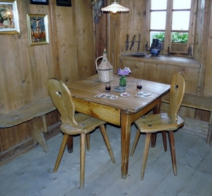 tavolo, sedie, legno, bicchieri, carte, finestra, fiasco