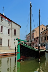 barca, acqua, canale, verde, finestre, case, alberi, riflesso, timone, pali, palazzi, fiume, cielo, corde