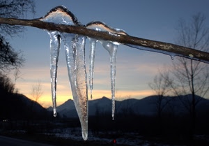 ghiaccio, alberi, montagne, tramonto, ramo, inverno, freddo, cielo, stalattiti, gocce, acqua, controluce, goccia, montagna, ghiaccioli