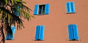 finestre, albero, azzurro, persiane, verde, facciata, rosa, muro