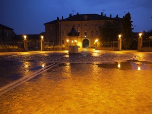 piazza, luci, lampioni, notte, notturno, sera, arco, giallo, pioggia
