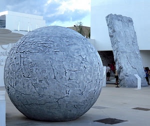 sfera, monumento, palla, cielo, persone, cemento, parallelepipedo, geometrie, sculture, mostra, scultura, piazza