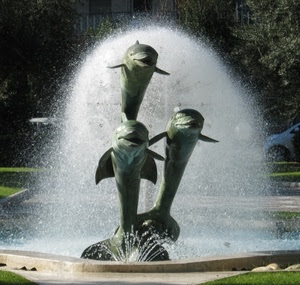acqua, delfini, fontana, tre, zampilli, verde, spruzzi, scultura, erba, piante, foglie, vasca, statua, goccioline