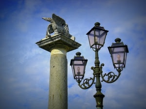 cielo, colonna, lampione, ali, leone, tre, nuvole, statua, lampioni, lampade, marmo, azzurro, lampadine, luci, ferro
