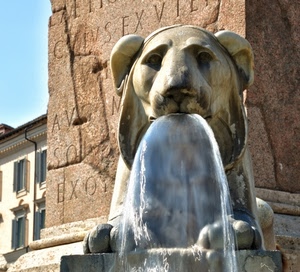 acqua, leone, fontana, bocca, scritte, scultura, obelisco