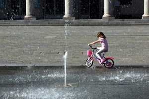 fontana, bambina, bicicletta, acqua, colonne, spruzzo, zampillo, spruzzi