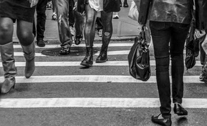 strisce, scarpe, gambe, strada, borsa, bianconero, stivali, pedoni, bianco, persone, camminare, pedonali, nero, passanti, piedi