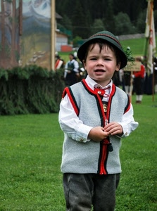 cappello, bambino, prato, verde, erba, tirolese, gilet, costume, gilè, ritratto, bambini
