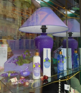vetrina, viola, profumi, lampada, vetro, riflesso, saponette, profumo, violette, lume