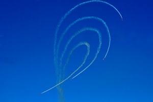 cielo, aerei, scie, azzurro, curve, acrobazie, quattro, fumo, minimal, blu, esibizione, bianco