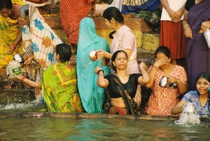 donne, acqua, fiume, devozione, bagno, sari, preghiera, colori, india