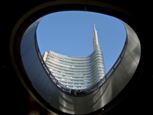 cielo, finestre, grattacielo, ringhiera, palazzo, azzurro, torre, milano, nero, vetro, punta, architettura, oblò, persone