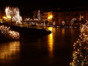 luci, fiume, alberi, notte, natale, acqua, luminarie, decorazioni, ponte, case, notturno