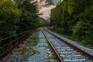 alberi, rotaie, ferrovia, binari, binario, sassi, nuvole, verde, prospettiva