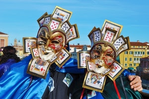 carte, maschere, carnevale, cielo, azzurro, case, mano, blu, regina, picche, rosso, quadri, costumi, venezia, gioco, maschera, finestre, francesi, re, due