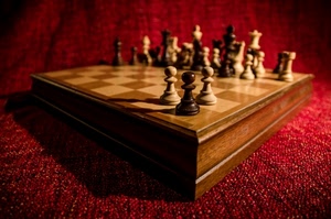 scacchiera, scacchi, rosso, legno, pedoni, gioco, tre, nero, bianco, pedine, pezzi, prospettiva, re, alfieri, cavalli