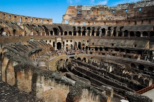 colosseo, anfiteatro, roma, rovine, arena, cielo, pietra, ruderi, archi, monumento, romano, architettura, azzurro, mura, visitatori, archeologia, persone
