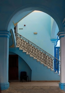 scala, arco, ringhiera, azzurro, celeste, scale, gradini, pilastri, colonne, palazzo