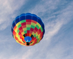 colori, cielo, mongolfiera, nuvole, pallone, blu, rosso, verde, multicolore, azzurro, giallo, fiamma, cesta, celeste