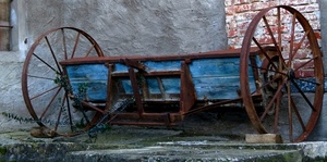 ruote, muro, raggi, ruggine, mattoni, azzurro, legno, ferro, carro, agricolo, finestra, antico, grigio, attrezzo, agricoltura, marrone, blu, vintage