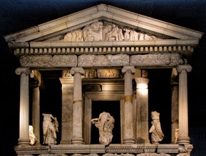 colonne, statue, tempio, capitelli, triangolo, notturno, notte, luci, timpano, sculture, architettura, luce