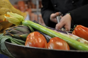 pomodori, zucchina, carciofo, verdura, fiore, cibo, carciofi, mani, verde, pomodoro, rosso, zucchine, ortaggi