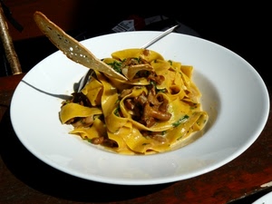 piatto, funghi, pasta, cibo, pane, tagliatelle, sugo, bianco